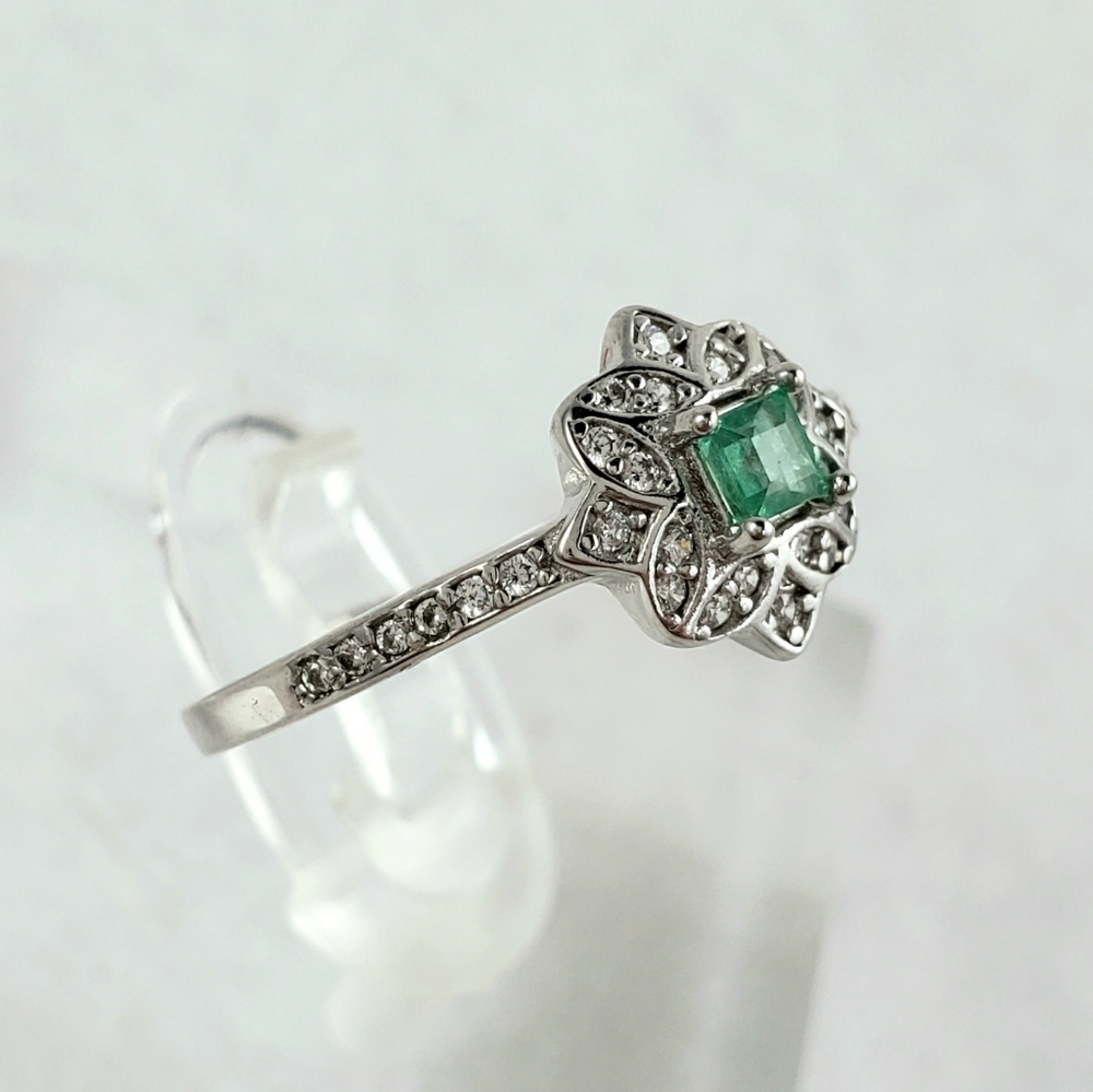 Antique Style Sterling Natural Emerald Ring - Picture 5 of 8